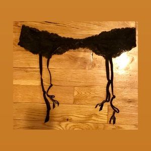 Victoria’s Secret Lace Garter Belt